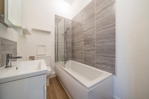1 bedroom flat for sale, Clapham Common South Side, London SW4