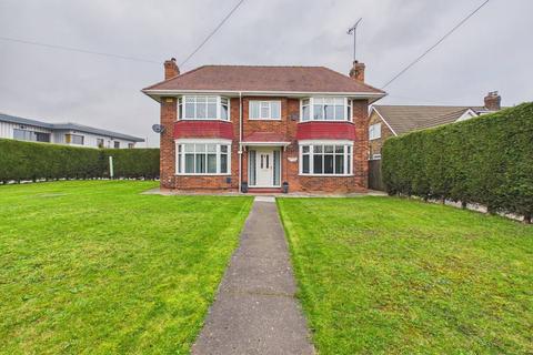 3 bedroom detached house for sale, Hull Road, Salt End, Hull, HU12 8DX