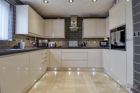 2 bedroom semi-detached house for sale, Meadow Gate Avenue, Sothall, Sheffield, S20