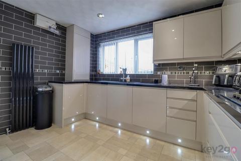 2 bedroom semi-detached house for sale, Meadow Gate Avenue, Sothall, Sheffield, S20