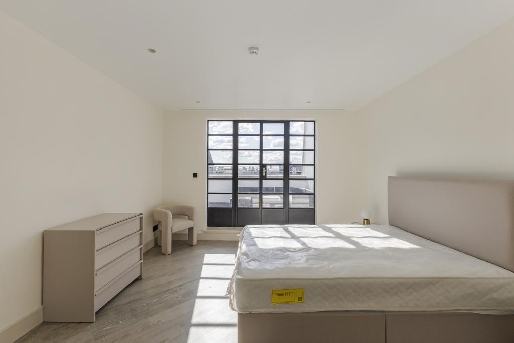 105878 Penthouse-...
