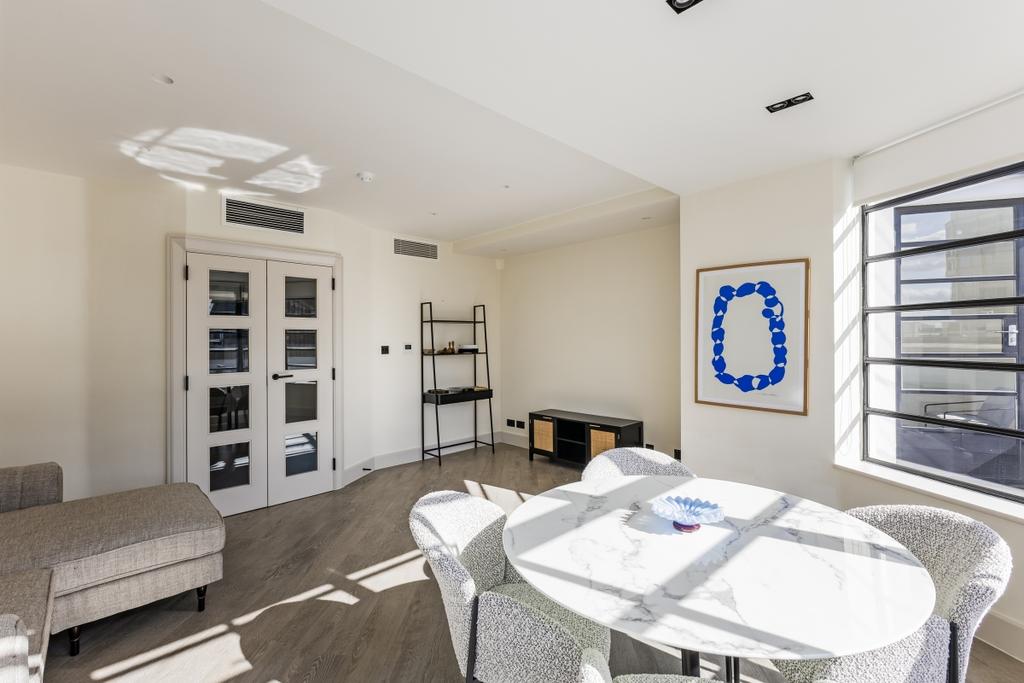 105878 Penthouse-...