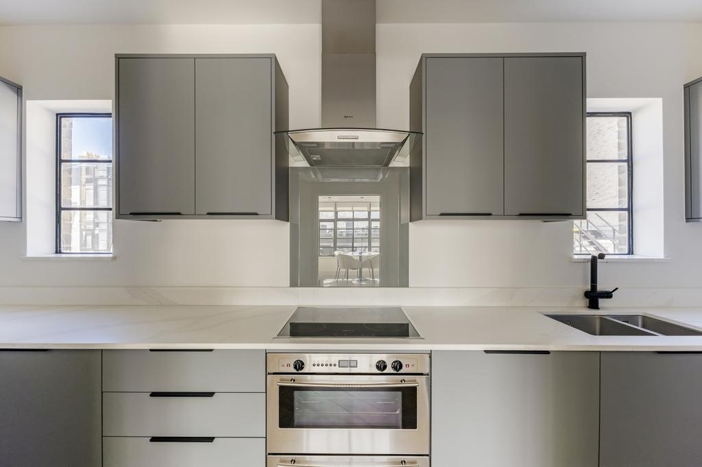 105878 Penthouse-...