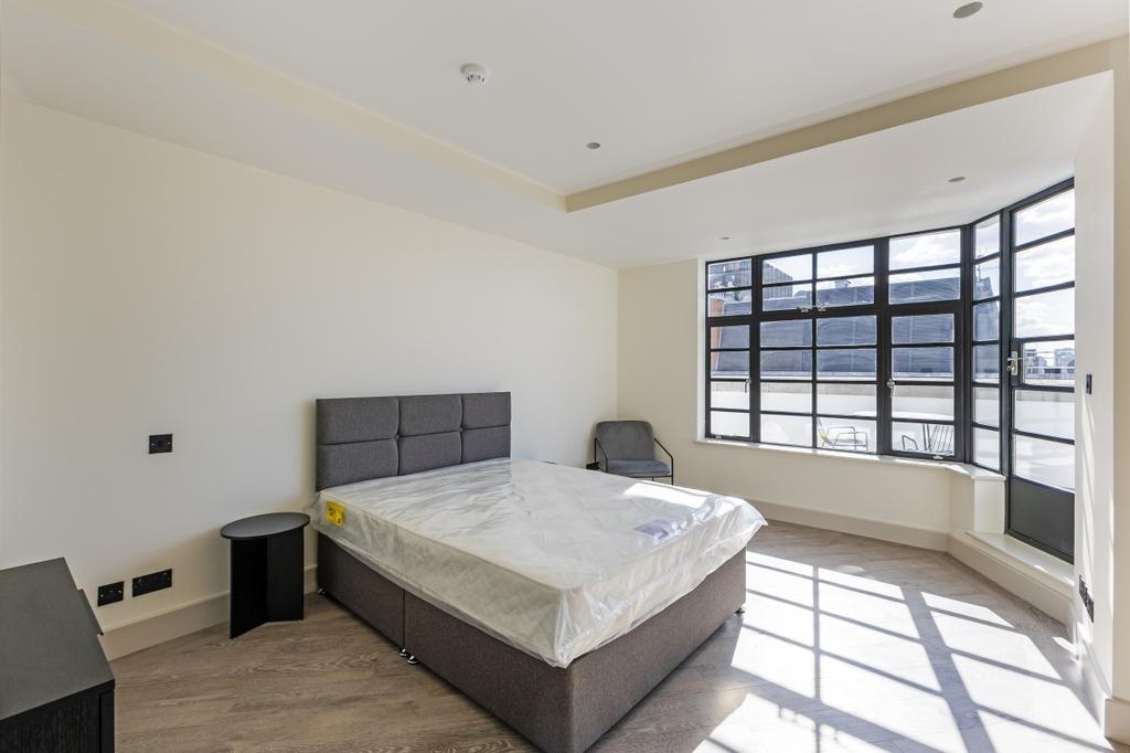 105878 Penthouse-...