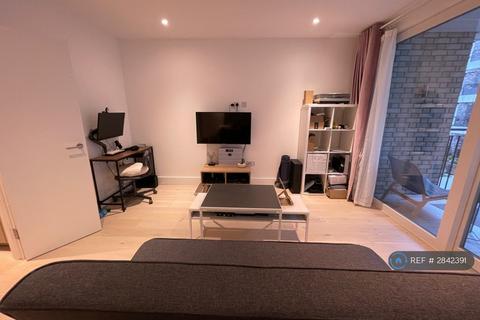 1 bedroom flat to rent, Claremont House, London, SE16