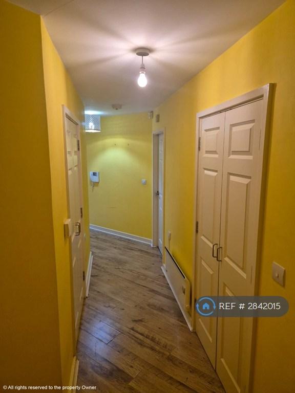 Hallway To Bedrooms, Livingroom And Kitchen