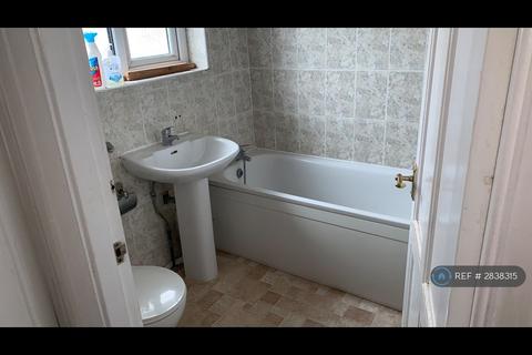 2 bedroom flat to rent, Coldharbour Lane, Hayes, UB3