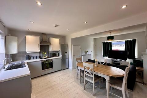 2 bedroom terraced house to rent, Montagu Road, Peterborough PE4