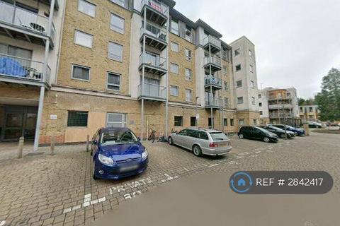 2 bedroom flat to rent, Coombe Way, Farnborough, GU14