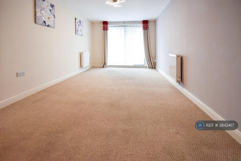2 bedroom flat to rent, Coombe Way, Farnborough, GU14