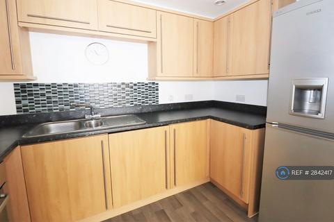 2 bedroom flat to rent, Coombe Way, Farnborough, GU14