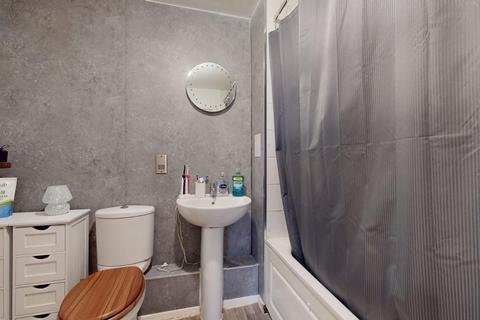1 bedroom flat for sale, Springhead Parkway, Northfleet, Gravesend