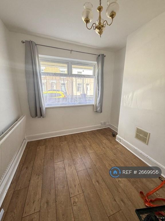 Front Bedroom (Downstairs)