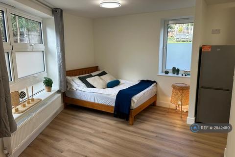 Studio to rent, Akenside Road, London, NW3