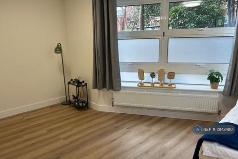 Studio to rent, Akenside Road, London, NW3