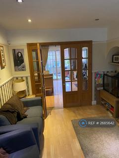1 bedroom in a house share to rent, Harvey Road, Northolt, UB5