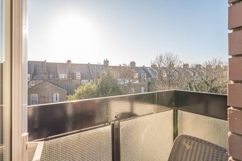 3 bedroom flat to rent, Dyne Road, Brondesbury, London, NW6