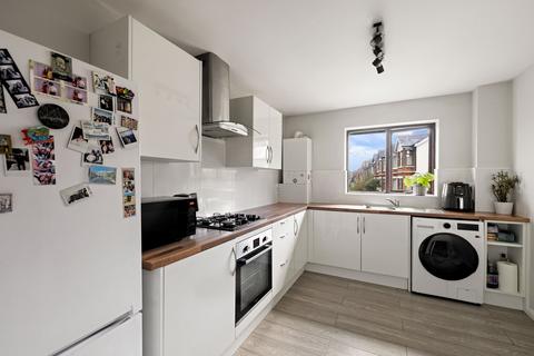 2 bedroom flat for sale, Folkestone Road, Dover, CT17