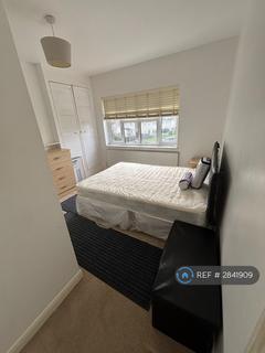 5 bedroom semi-detached house to rent, Norbury Avenue, Thornton Heath, CR7