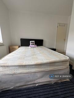 5 bedroom semi-detached house to rent, Norbury Avenue, Thornton Heath, CR7