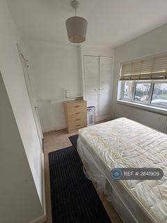 5 bedroom semi-detached house to rent, Norbury Avenue, Thornton Heath, CR7