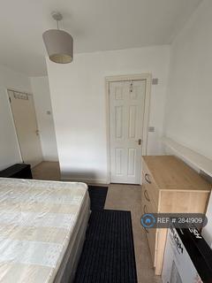5 bedroom semi-detached house to rent, Norbury Avenue, Thornton Heath, CR7