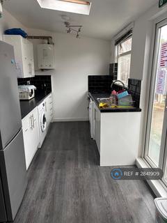 1 bedroom in a house share to rent, Norbury Avenue, Thornton Heath, CR7