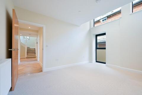 3 bedroom semi-detached house for sale, High Street, Ewell