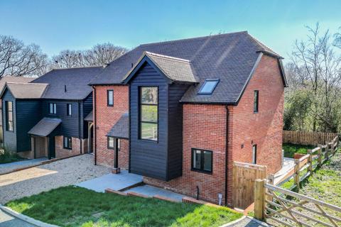 3 bedroom detached house for sale, Standen Street, Iden Green