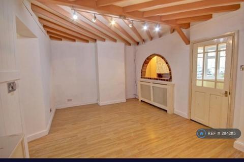 3 bedroom semi-detached house to rent, Thirlmere Road, Hinckley, LE10