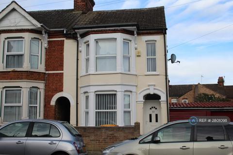 3 bedroom end of terrace house to rent, Gladstone St, Bedford, MK41