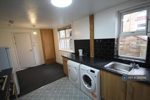 3 bedroom end of terrace house to rent, Gladstone St, Bedford, MK41