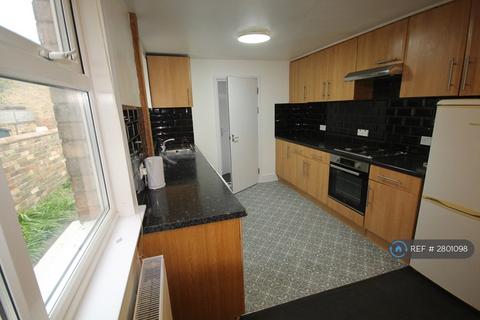 3 bedroom end of terrace house to rent, Gladstone St, Bedford, MK41