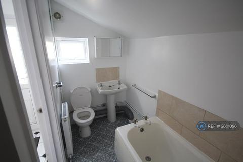 3 bedroom end of terrace house to rent, Gladstone St, Bedford, MK41