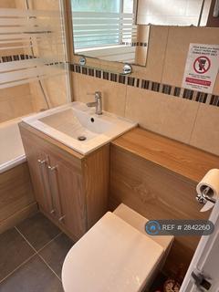 1 bedroom in a house share to rent, Cardiff Road, Watford, WD18