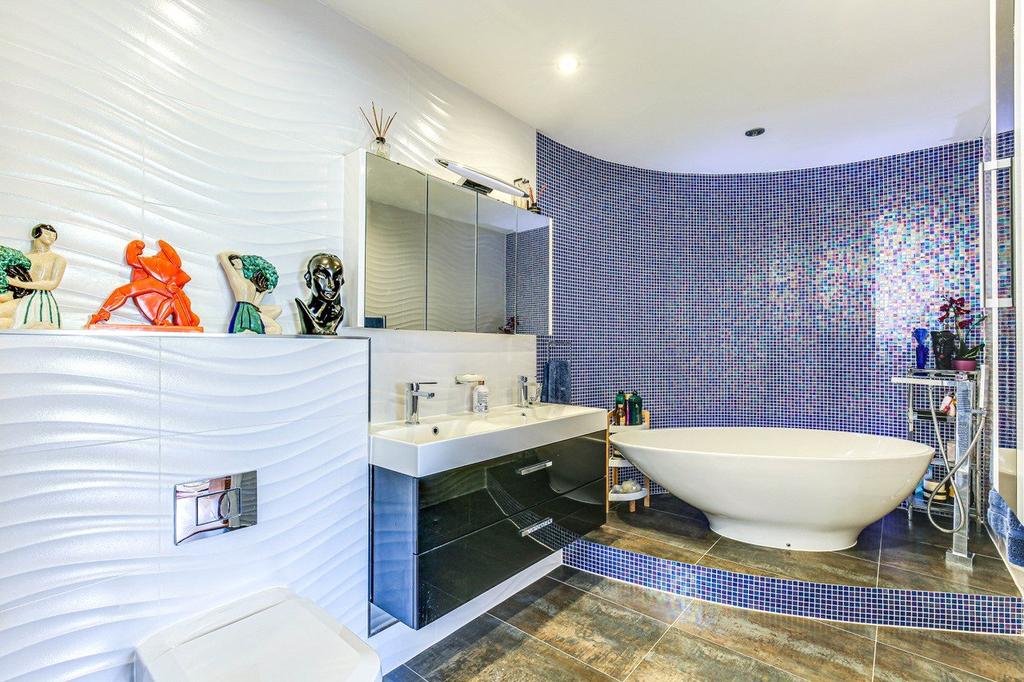 En Suite Bathroom