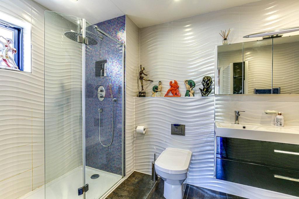 En Suite Bathroom
