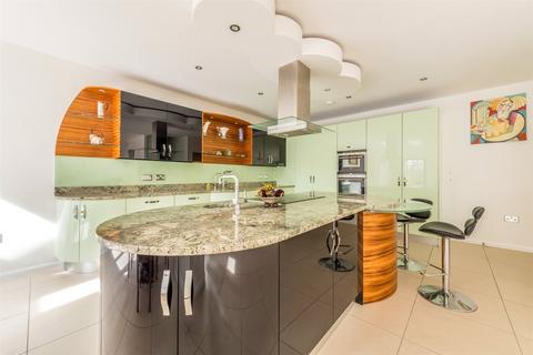 4 bedroom detached house for sale, Westhall Road, Warlingham, Surrey, CR6