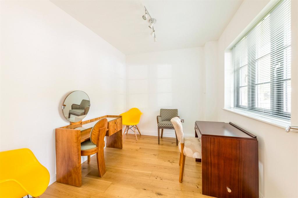 Bedroom 5/Study