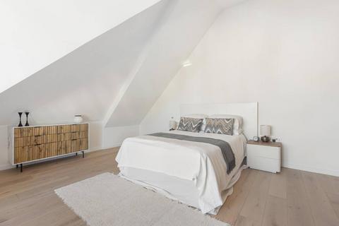 3 bedroom flat to rent, Creswick Road, Acton, W3