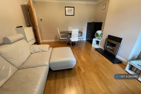 2 bedroom maisonette to rent, Haversham Close, East Twickenham, TW1