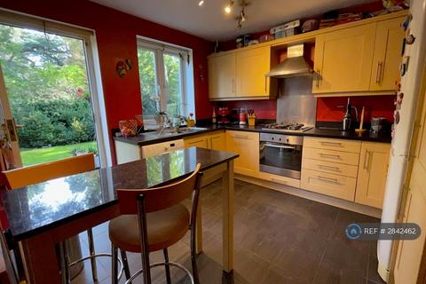 2 bedroom maisonette to rent, Haversham Close, East Twickenham, TW1