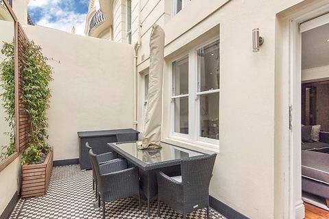 2 bedroom apartment to rent, Kensington Gardens Square, London, W2