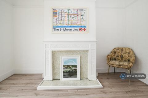 2 bedroom terraced house to rent, Station Road, Brighton, BN41