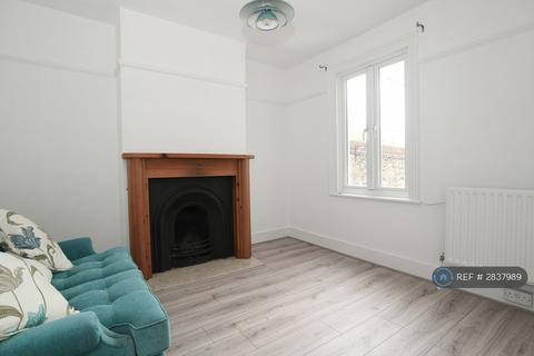 2 bedroom terraced house to rent, Station Road, Brighton, BN41