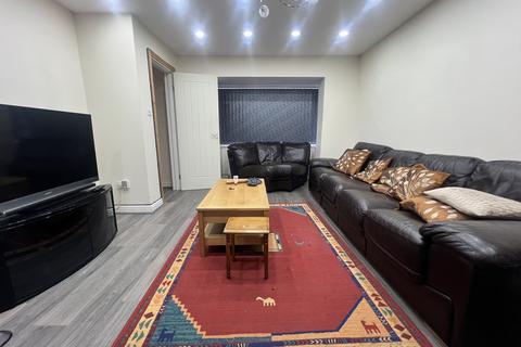 3 bedroom house to rent, Lapwing Close, LEICESTER