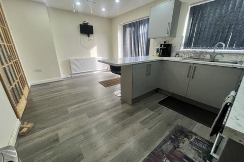 3 bedroom house to rent, Lapwing Close, LEICESTER