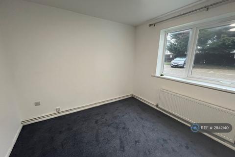 2 bedroom flat to rent, Makepeace Road, Northolt, UB5