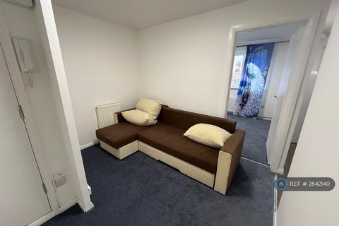 2 bedroom flat to rent, Makepeace Road, Northolt, UB5