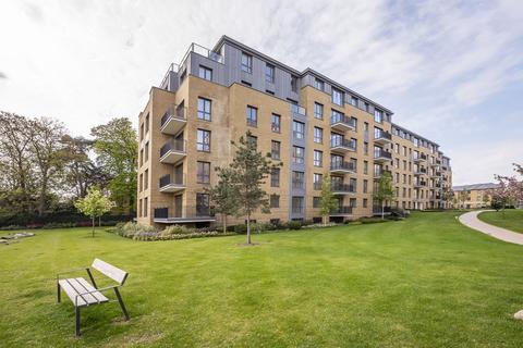 3 bedroom flat to rent, 5 Pinewood Gardens Teddington TW11